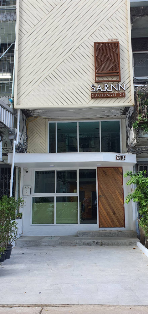 For SaleShophouseSukhumvit, Asoke, Thonglor : RB1018 Commercial building for sale, Sukhumvit area, near the emporium, good location (sell with tenant)