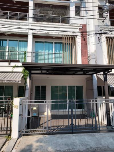 For SaleTownhouseThaphra, Talat Phlu, Wutthakat : (owners sell by themselves) Not accepting brokers) for sale, Baan Klang Muang, Sathorn, Ratchaphruek, 3-storey townhome, ready to move in, good system, new, clean, good price, convenient transportation, near BTS MRT Bang Wa
