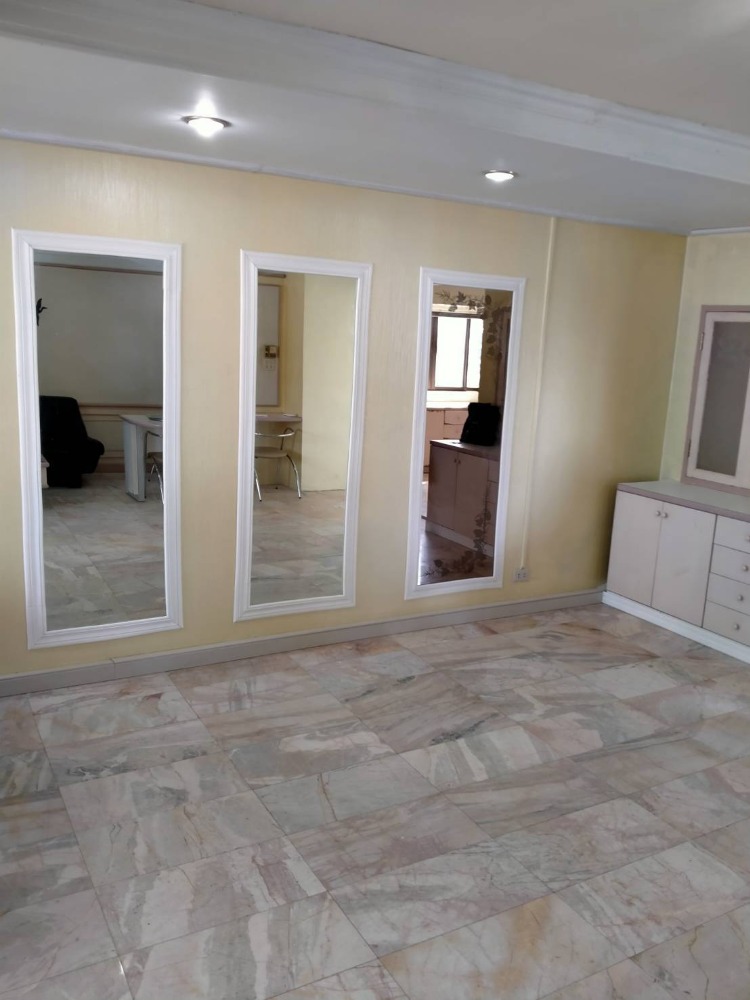 For RentCondoSathorn, Narathiwat : ITF Silom Palace (ITF Silom Palace) 61 square meters