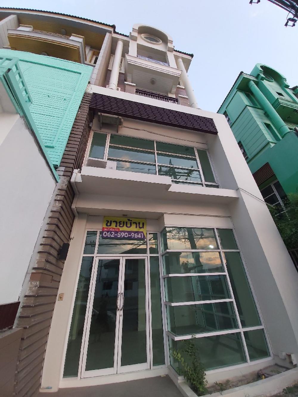 For SaleTownhouseKaset Nawamin,Ladplakao : Sell!!️ Home Office ⭐ Premium Place Village ⭐ (Kaset Nawamin-Maailap), very good location, next to the main road, doing business, opening a storefront, making an office