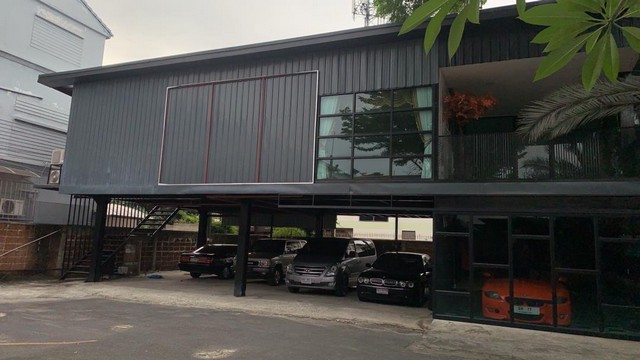 For RentHouseChokchai 4, Ladprao 71, Ladprao 48, : 2-storey building for rent in Ladprao 71 area, Nakniwas, along the express line, near the express line Near Central Eastville, with 10 parking spaces, suitable for a beauty clinic or office office