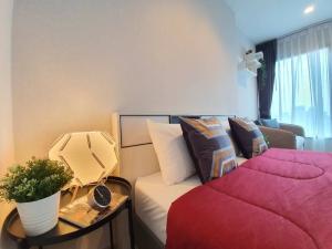 For RentCondoRama9, Petchburi, RCA : For rent Life asoke-rama9, rent only 13,000 baht