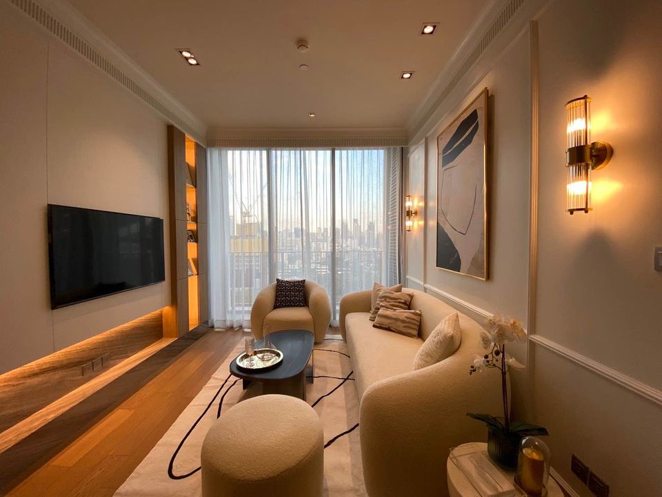 For RentCondoWitthayu, Chidlom, Langsuan, Ploenchit : TEC012_P 28 CHIDLOM **Condo in the heart of the city, fully furnished, drag your luggage in** Easy to travel near BTS