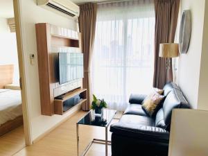 For SaleCondoOnnut, Udomsuk : Urgent sale, Rhythm Sukhumvit 50 condo, beautiful room, great view, no building blocking the sun, not hot, next to BTS On Nut, 35 sq m, price is only 4.35 minus the ownership transfer fee, half of each person, the real room, the view is hundreds of shops.