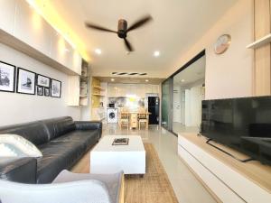 For RentCondoRama3 (Riverside),Satupadit : Star View rama 3 for rent, 2 bedrooms, good location-near shopping malls and King's College International School, with private lift fully furnished with electrical appliances, only 35,000/month.