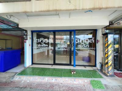 For SaleShophouseSamut Songkhram : 2 storey commercial building for sale, Mae Klong, Samut Songkhram, trading location, next to the main road, fully furnished.