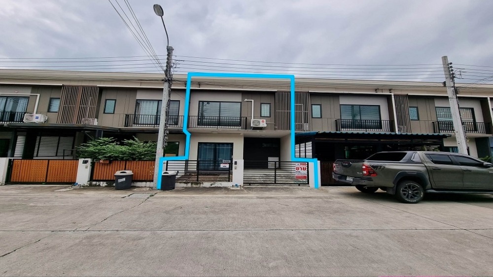 For SaleTownhouseLadkrabang, Suwannaphum Airport : Urgent sale The Connect On Nut - Wongwaen (The Connect Onnut-Wongwaen) 2 beautiful houses, good location, cheap price, near Mega Bangna (Mega Bangna).