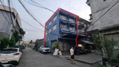 For SaleShophouseBang kae, Phetkasem : Selling a commercial building behind the corner, 3 and a half floors, 2 booths at Petchkasem 69 (Soi Leap Khlong Phasi Charoen, Nuea 1)