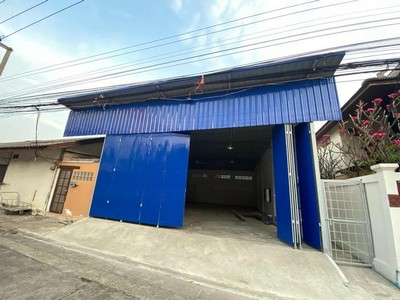 For RentWarehouseKaset Nawamin,Ladplakao : AH-T667 Warehouse for rent, warehouse 200 sq m. Renovated new, large cars can enter-exit Soi Nuanchan 27, near Ramintra-At Narong Expressway.