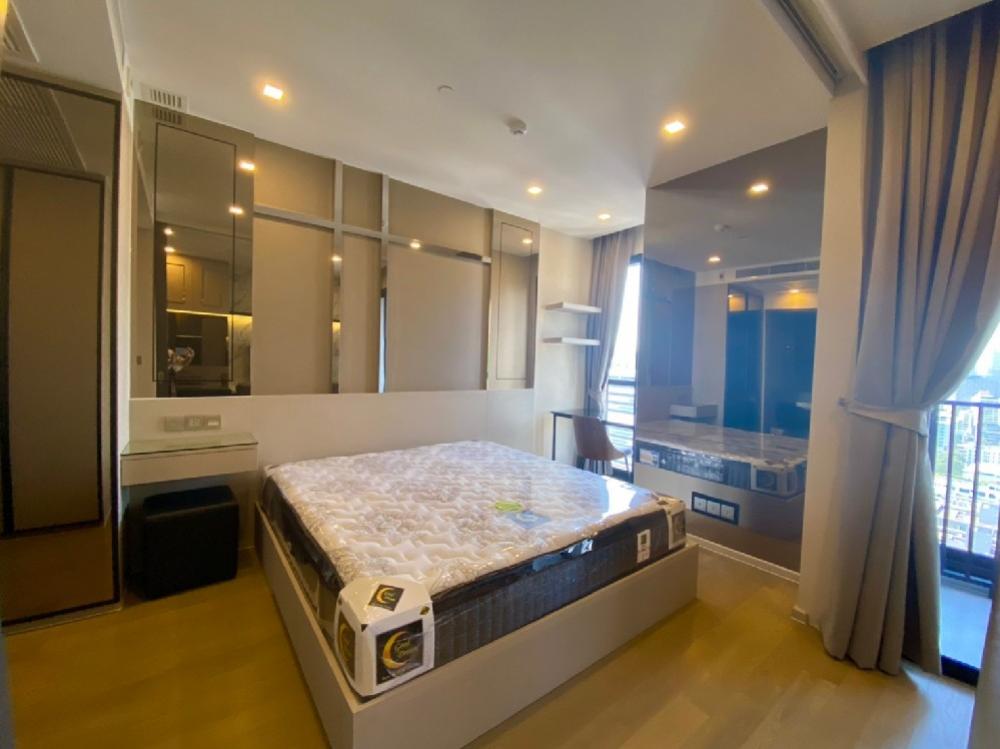 For RentCondoSukhumvit, Asoke, Thonglor : Room for rent, 1 bedroom, 1 bathroom, on a condo in the heart of the city, Aston Asoke business district, luxury decorated, fully furnished, ready to move in.