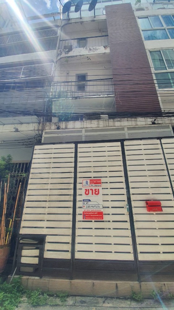 For SaleShophouseBang kae, Phetkasem : Selling a 6-storey commercial building, making it a hostel, located in Soi Kasemsan 2, Rama 1 Road, near BTS National Stadium station.