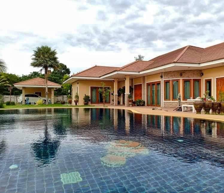For SaleHouseMaha Sarakham : 🎉 pool villa for sale , using premium grade materials throughout the house, area 2 rai, usable area 350 square meters,  Tha Phra - Kosum Phisai Road