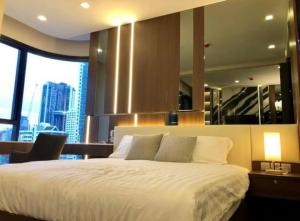 For RentCondoSukhumvit, Asoke, Thonglor : Ashton Asoke, urgent rent !! The room is very beautiful. You can ask for more information.
