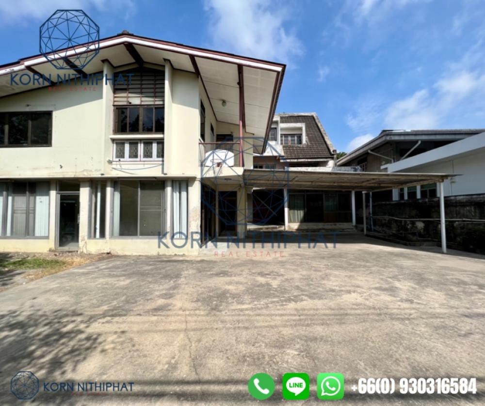 For RentRetailSathorn, Narathiwat : Baan Kao Sathorn for business rent, 8 parking spaces | Suitable for cafes, restaurants, fine dining, spa, kids cafe and others.