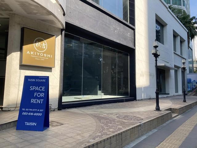 For RentOfficeSukhumvit, Asoke, Thonglor : For rent on the 1st floor, size 204 sq m., Sukhumvit Road, near BTS, suitable for many businesses, able to renovate the area