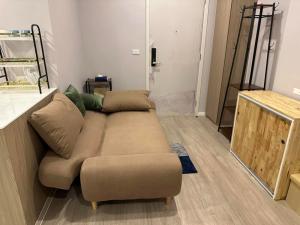 For RentCondoPinklao, Charansanitwong : 📣 Condo for rent, De Lapis Charan 81 (De Lapis Charan 81) [New room] 1 bedroom, 1 bathroom, size 34.50 sq m, floor 21🚆 Convenient transportation, near Bang Phlat MRT, complete furniture and electrical appliances. Ready to move in ✨