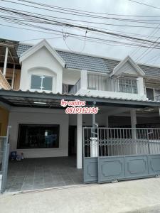 For RentTownhouseLadprao, Central Ladprao : For rent, 2-storey townhouse, 45 square wa. Spacious, near MRT, located in Lat Phrao / Ratchada. company registration