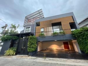 For SaleHouseOnnut, Udomsuk : House for sale in the heart of the city, Modern Sukhumvit 71 (Pridi Banomyong 26) with swimming pool, size 900 sq m., 5 bedrooms, 5 bathrooms.