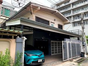 For RentHouseLadprao, Central Ladprao : HR1041 2-storey detached house for rent, area 60 sq m., Soi Ladprao 1, convenient transportation, suitable for home office.