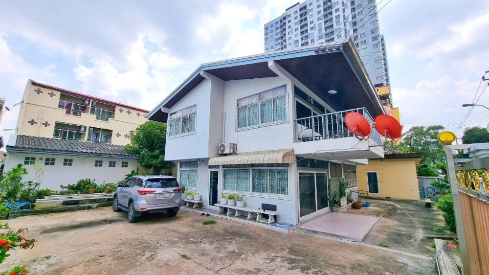 For RentOfficeRathburana, Suksawat : For sale/rent, house with office, warehouse, storage room and parking lot, size 200 sq m., Soi Suksawat 17, Bang Pakok, house ready to move in. Suitable for setting up a company, office and storing products.