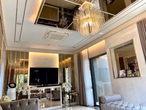 For RentHousePattanakan, Srinakarin : House for rent 🏡 Burasiri Pattanakarn 🎊Elegant decoration in Modern Luxury style with imported marble 🎊