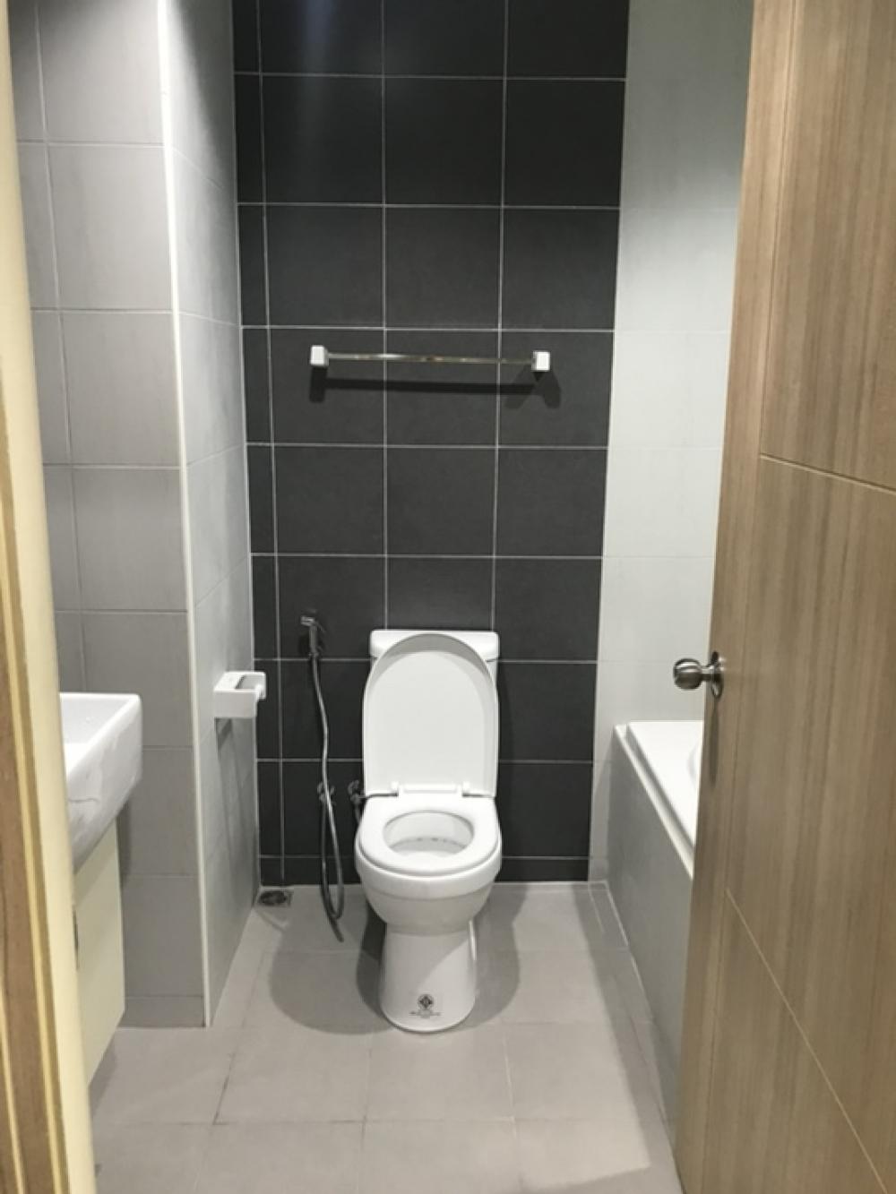 For RentCondoSriracha Laem Chabang Ban Bueng : Condo for rent Ladda Plus, 5th floor