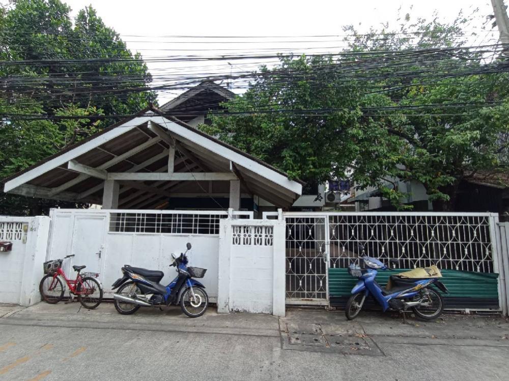 For RentHouseLadprao, Central Ladprao : 2 storey detached house for rent, Soi Ladprao 3, good location near Horwang School, Central Ladprao