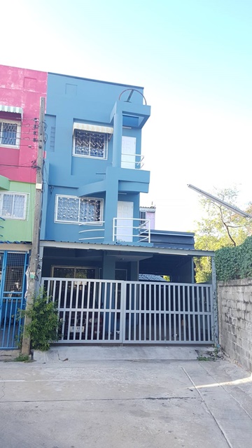 For RentTownhouseKaset Nawamin,Ladplakao : 3-storey townhome behind the waterfront, Watcharaphon Road, Venice The Iris, 4 bedrooms, 34 sq w., 290 sq m. Air, Thepharak Road, 8 lanes