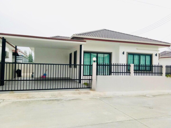 For SaleHouseHua Hin, Prachuap Khiri Khan, Pran Buri : Urgent sale...House with land (Hua Hin) Price 2,750,000 baht. The owner sells himself because he is moving to another country..The real house is very beautiful and clean.