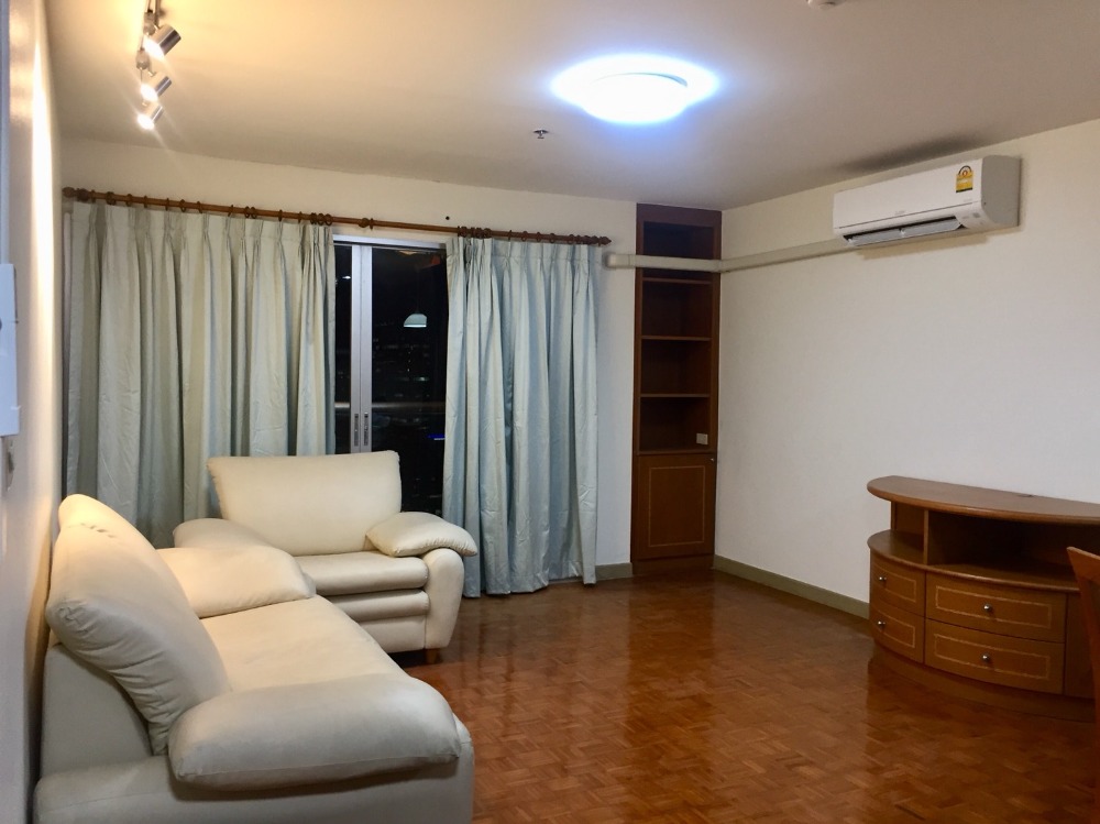 For RentCondoSilom, Saladaeng, Bangrak : Suite, near BTS Chong Nonsi, fully furnished, 54 sq.m.