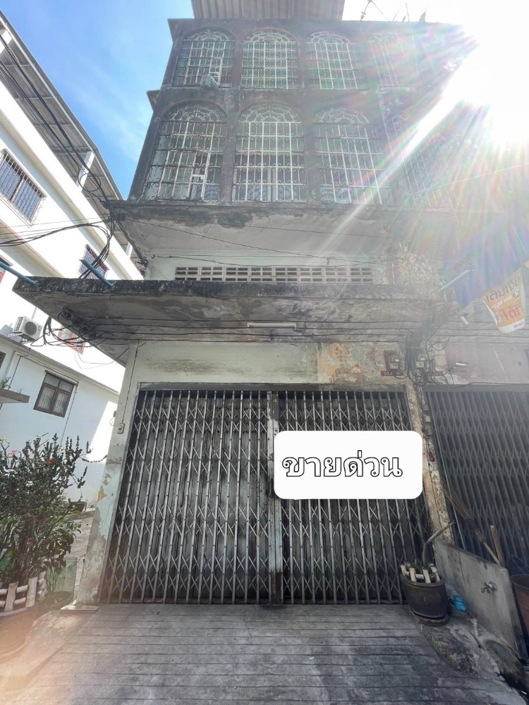 For SaleTownhouseRathburana, Suksawat : (b1625) 3-storey townhome, playing level, size: 18 square meters, 3 bedrooms, 2 bathrooms with kitchen