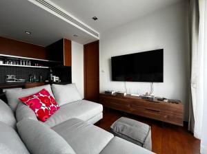 For RentCondoSukhumvit, Asoke, Thonglor : (E6-1-0300403) Condo for rent, Ashton Morph 38, contact us at ID Line: @790egvle (with @ too), add me.