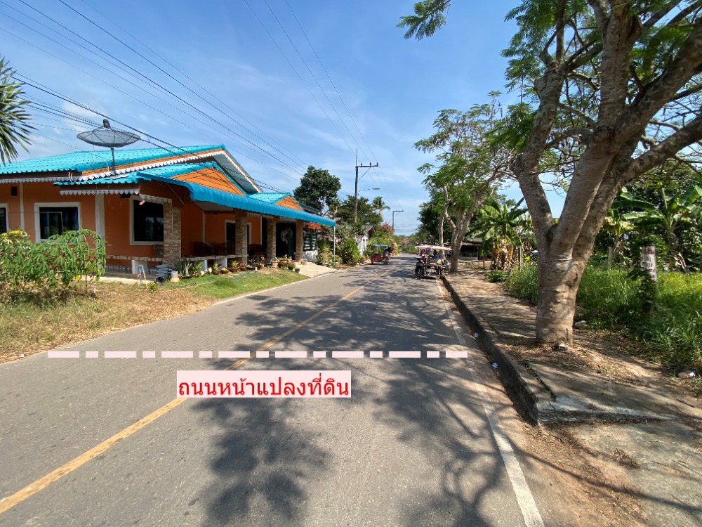 For SaleLandRayong : Land for sale that is higher than the road, area 128 square wah, 400 m. away from Sunthon Phu Monument, Kram Subdistrict, Klaeng District, Rayong Province.