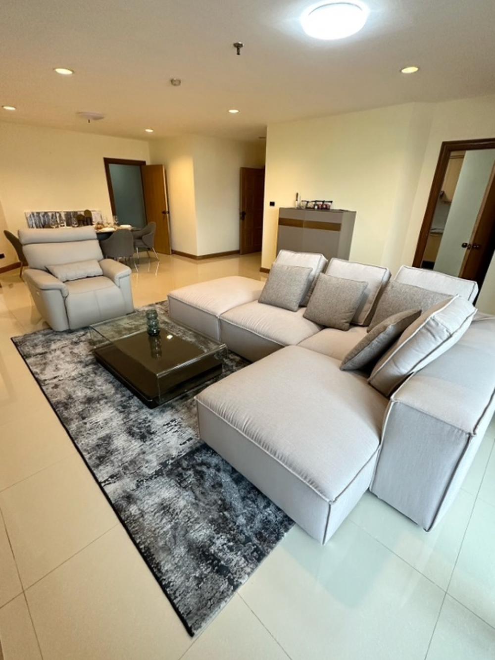 For RentCondoSukhumvit, Asoke, Thonglor : (Ready to move in) Condo for rent, 3 bedrooms, 2 bathrooms, 55th Tower Thonglor, 164.85 sq m., 5 minutes walk from BTS Thonglor, 7th floor, Thonglor Road view. Fully furnished