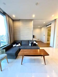 For RentCondoSathorn, Narathiwat : 📣 Condo for rent at The Bangkok Sathorn (𝗧𝗵𝗲 𝗕𝗮𝗻𝗴𝗸𝗼𝗸 𝗦𝗮𝘁𝗵𝗼𝗿𝗻)  1 bedroom, 1 bathroom, size 61 sq m., 34th floor, convenient transportation, next to BTS Surasak, complete furniture and electrical appliances. Ready to move in ✨