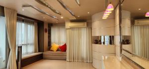 For SaleCondoRatchadapisek, Huaikwang, Suttisan :  Beautiful room for sale, Condo Life @ Ratchada-Sutthisan, next to MRT Sutthisan.