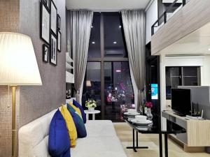For SaleCondoRama9, Petchburi, RCA : ES-307 Chewathai Residence asoke for sale, beautiful view, this price is no longer available. Selling very cheap ✅ very nice, good atmosphere in the heart of the business district Close to subway and expressway ❤️