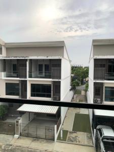 For RentTownhouseKaset Nawamin,Ladplakao : 📣Rent with us and get free 500!Townhome for rent, The Landmark Ekkamai-Ramintra, beautiful house, good price, very livable, message me quickly!!] MEBK05666