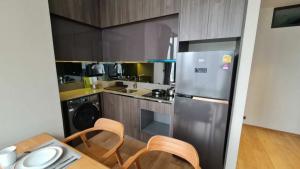 For RentCondoSukhumvit, Asoke, Thonglor : Luxury 2 bedroom condo for rent with bathtub in Thonglor area, Ekkamai area, fully furnished, ready to move in