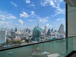 ขายคอนโดวงเวียนใหญ่ เจริญนคร : **Best Deal 2 Bedroom** Mid Floor 2 bedroom Magnolias Waterfront Residences ICONSIAM