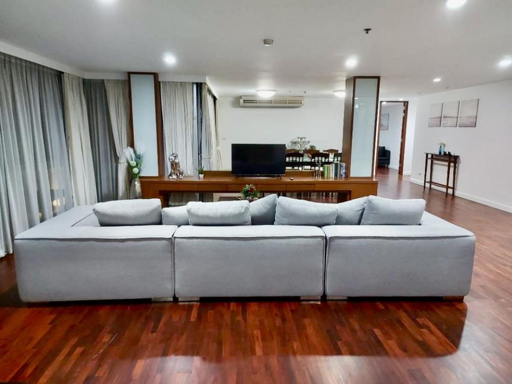 For RentCondoSathorn, Narathiwat : ❤️❤️ Condo for rent, 4 bedrooms, 4 bathrooms, interested in line/tel 0859114585, 0854848586 ❤️SATHORN GALLERY RESIDENCE Sathorn Gallery Residence, Pun Road, Sathorn / Silom (near BTS Surasak) in the picture is a picture of a Type A room * Update available