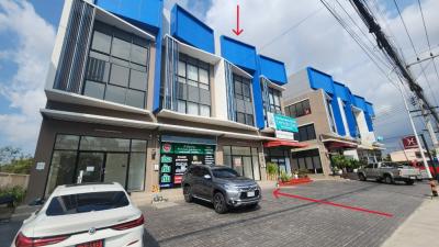 For RentShophouseSriracha Laem Chabang Ban Bueng : Office Building for Rent (New) 3 floors at major road and close to Pinthong Land Industrial Estate, Nongkham, Nongkhor, Sri Racha, Chonburi)