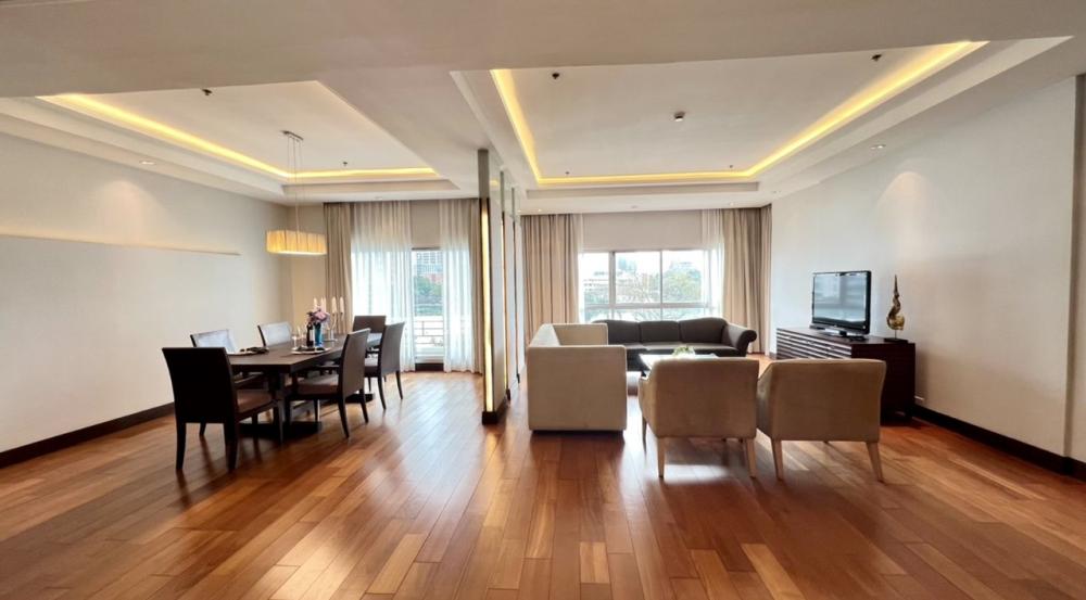 ให้เช่าคอนโดวิทยุ ชิดลม หลังสวน : Royal Residence Park 4 ห้องนอน 3 ห้องน้ำ + 1 ห้องนอนเมดพร้อมห้องน้ำเมด size 275 sqm.