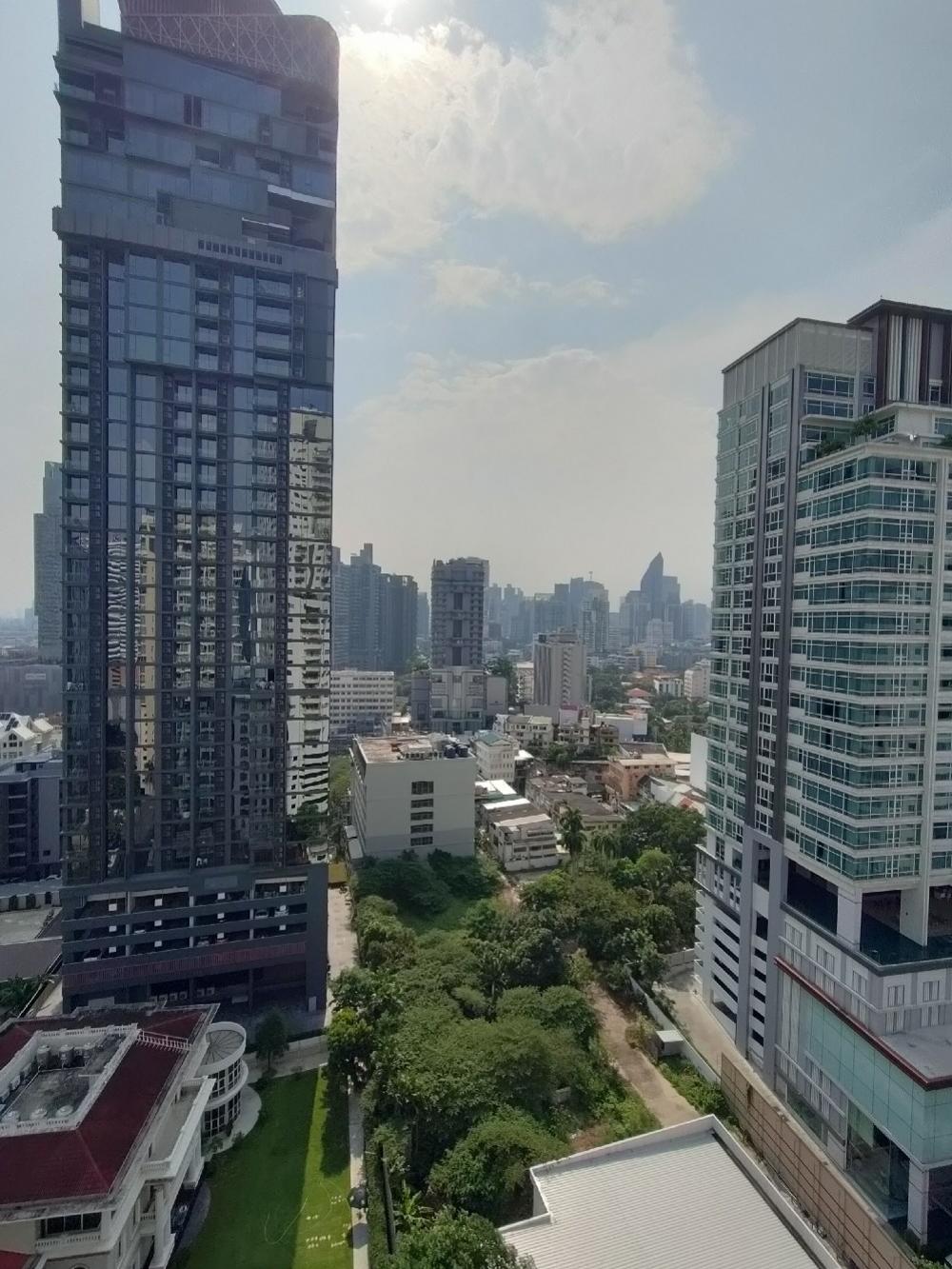 For RentCondoSukhumvit, Asoke, Thonglor : 📌📌 Spacious 3 Bedroom Unit ++ Top View Tower ++ 600 Meters to BTS Thonglor ++ Bathtub++ Big Balcony ++ Available to View 🔥🔥