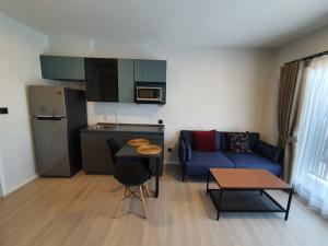 For RentCondoBang kae, Phetkasem : 🏠For Rent: Rent The Key MRT Petchkasem 48, next to MRT station, new room, never rented, rental fee 12,000 baht, including common fees There is a washing machine.