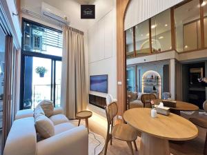 For RentCondoRama9, Petchburi, RCA : ID169_P IDEO RAMA9 - ASOKE **The room is decorated very nicely. Ready to move in, high floor, room on the east side ** Easy to travel, complete facilities.