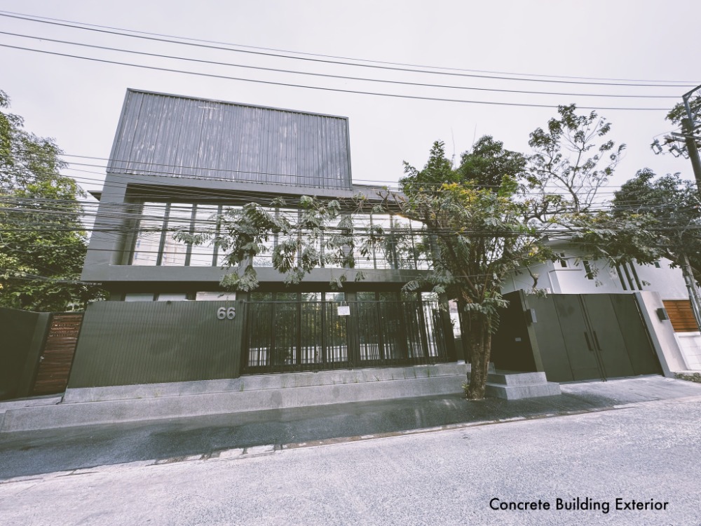 For RentHome OfficeRatchadapisek, Huaikwang, Suttisan : 2 large buildings for rent in the same area, 231 sq w, building area over 1200 sq m, Soi Ratchada 32, completely renovated, parking for 10-18 cars, 1.5 km from MRT Ladprao, with a cargo lift for rent 350,000 / month ( mi