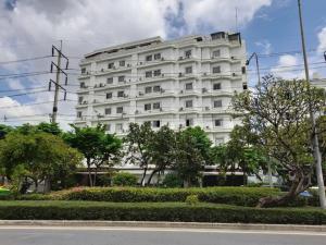 ขายขายเซ้งกิจการ (โรงแรม หอพัก อพาร์ตเมนต์)สาทร นราธิวาส : ขายโรงแรม 8ชั้น 98ห้อง เจริญราษฎร์ ใกล้สาทร    Line: @bird888