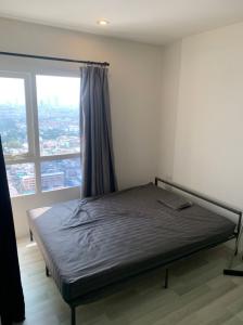 For RentCondoSathorn, Narathiwat : The Key Sathorn - Charoenrat, urgent rent !! The room is very beautiful. You can ask for more information.