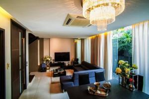 For RentTownhouseSukhumvit, Asoke, Thonglor : Rental : Super Luxury Townhome in Yekamai by Samsari